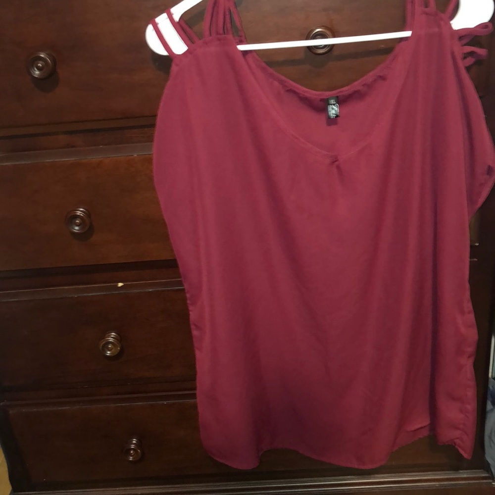 🟣Maroon loop-sleeve top